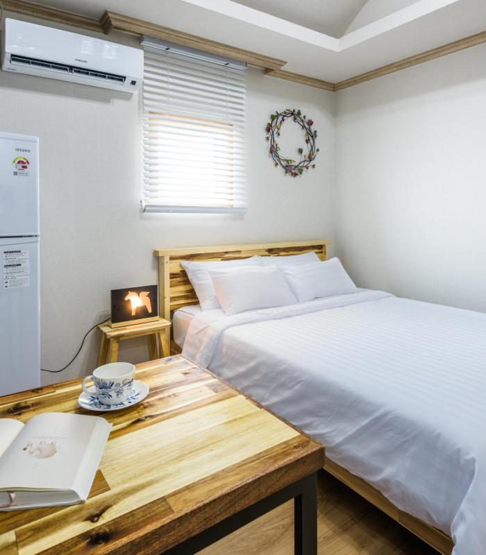 Romance Jeju Pension Екстер'єр фото