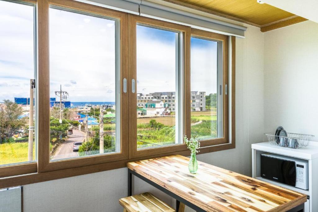 Romance Jeju Pension Екстер'єр фото