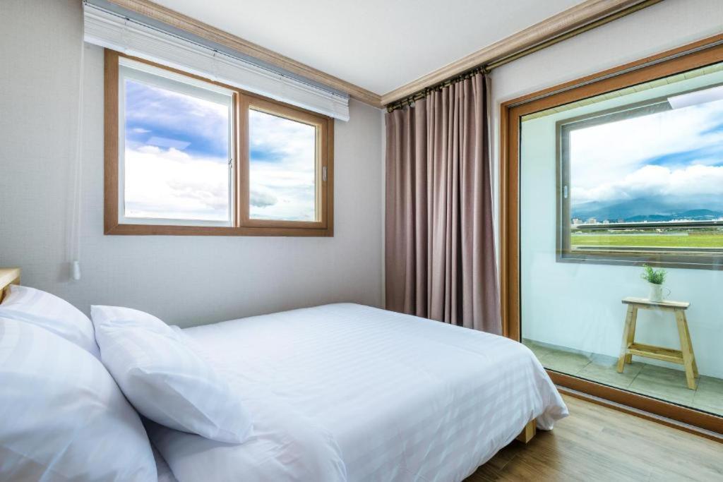 Romance Jeju Pension Екстер'єр фото